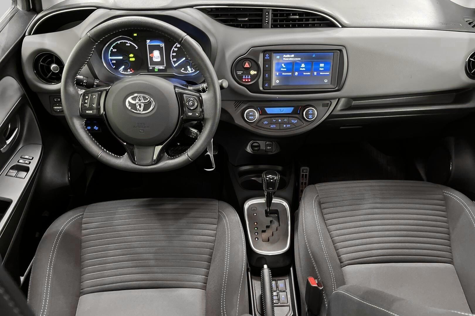 Toyota Yaris iso kuva 10