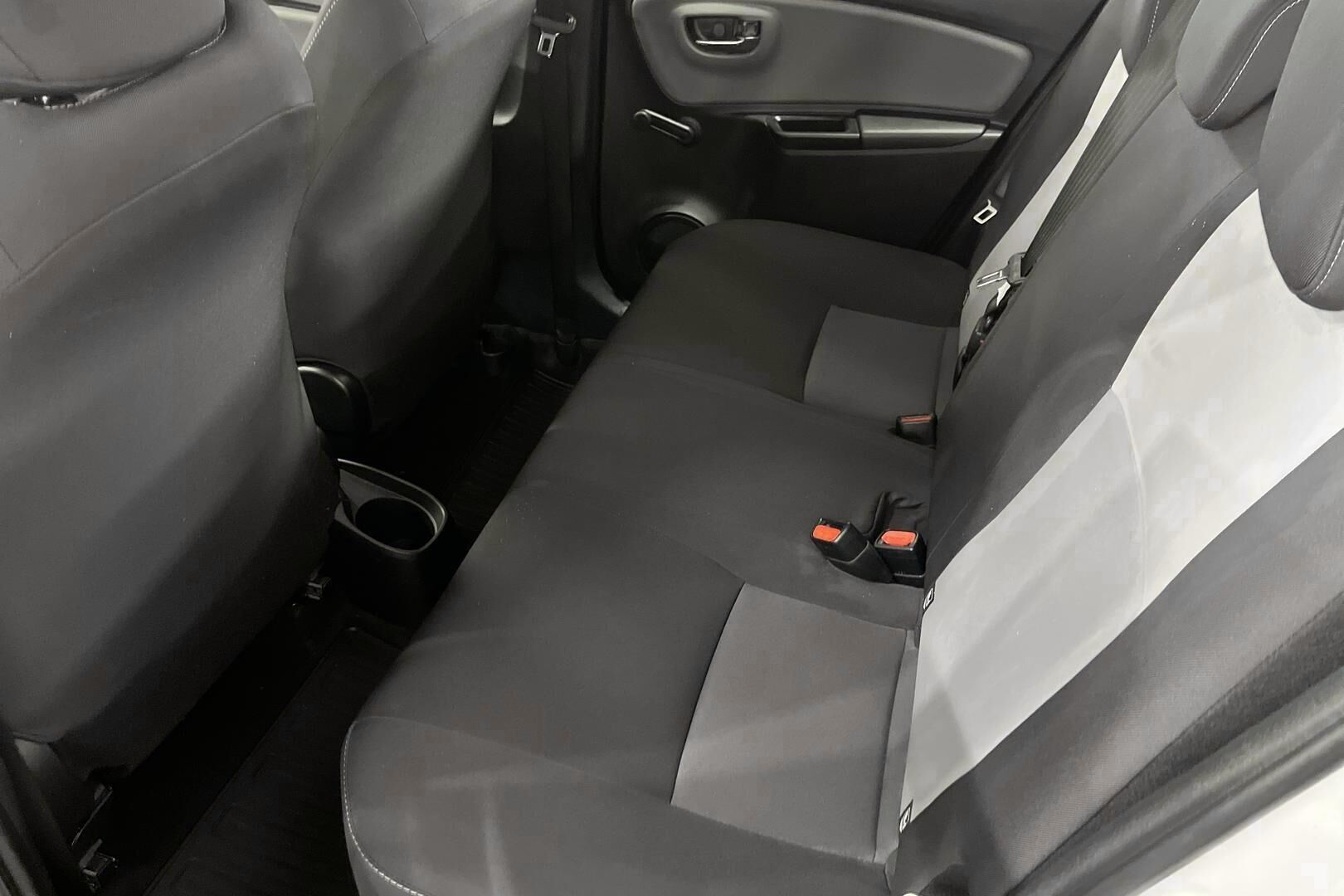 Toyota Yaris iso kuva 9