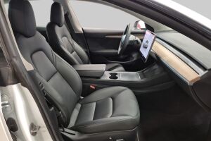 Tesla Model 3 esikatselu 4