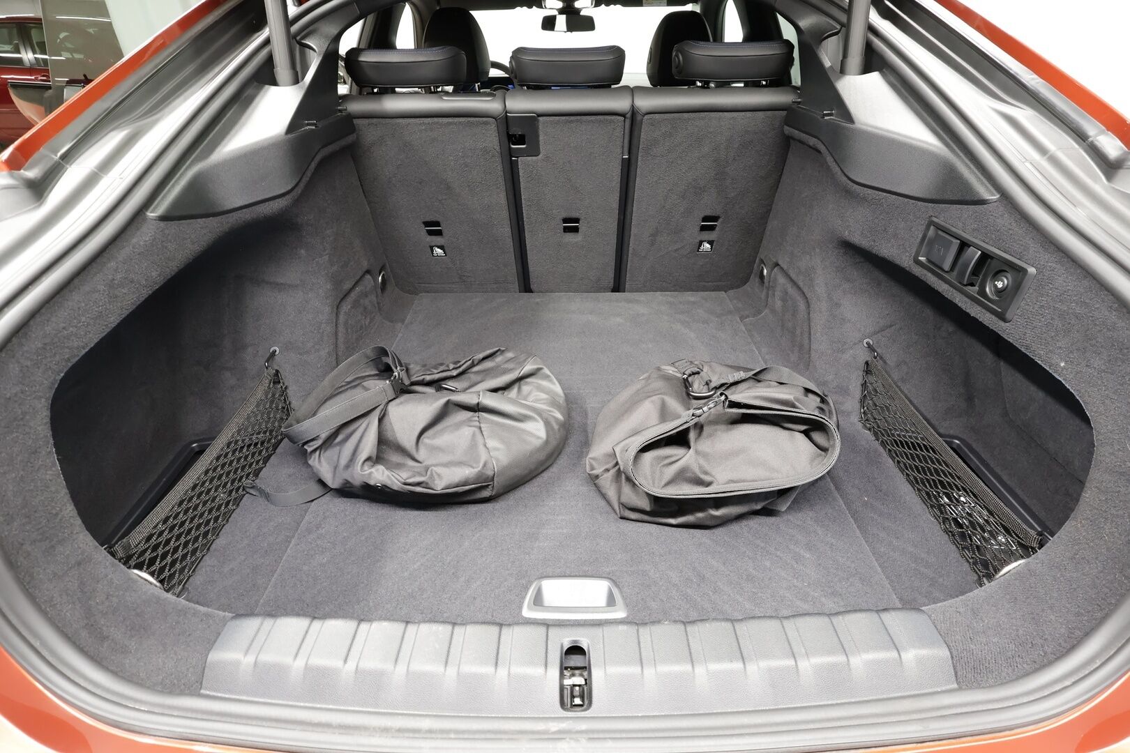 BMW I4 M50 iso kuva 11