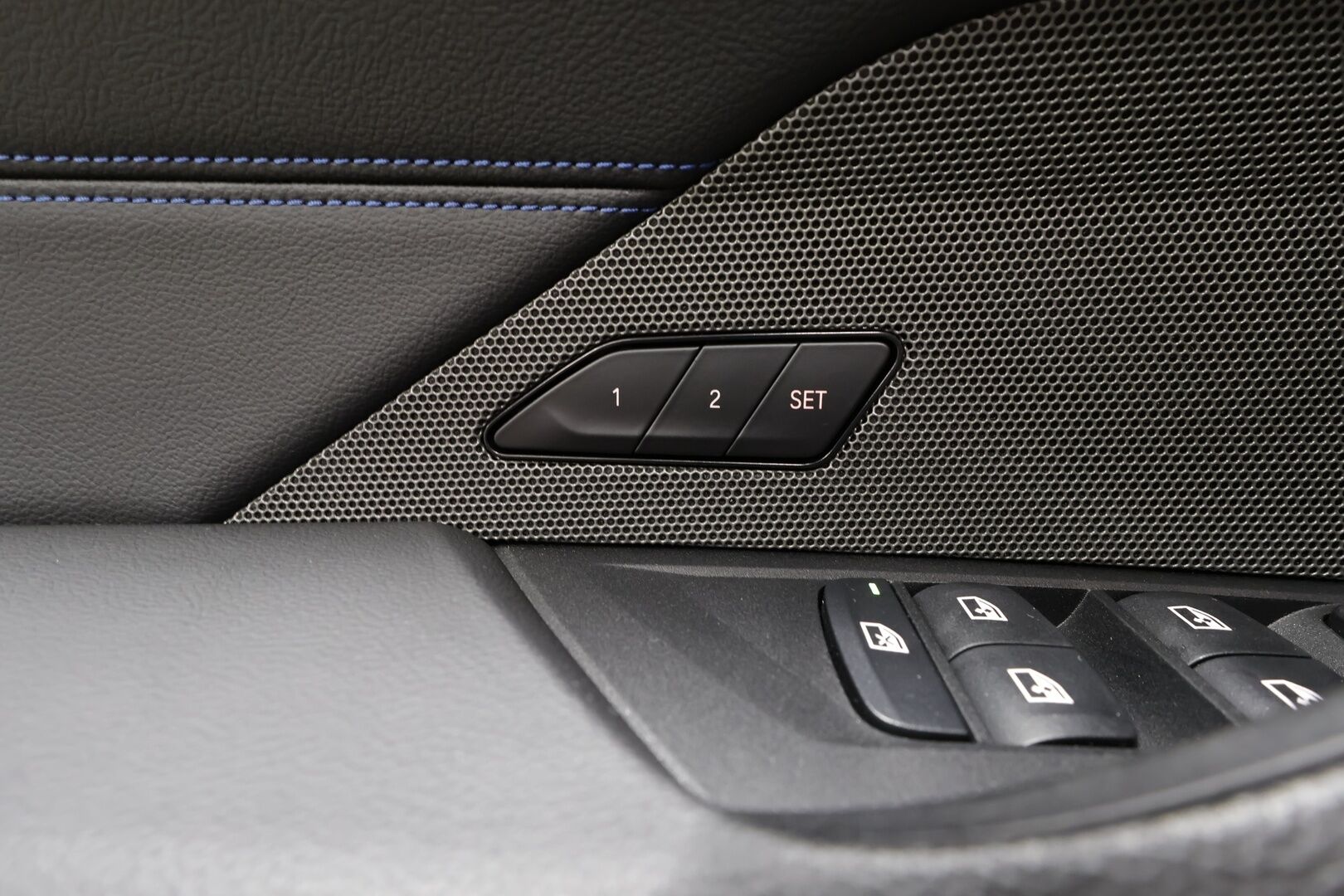 BMW I4 M50 iso kuva 18