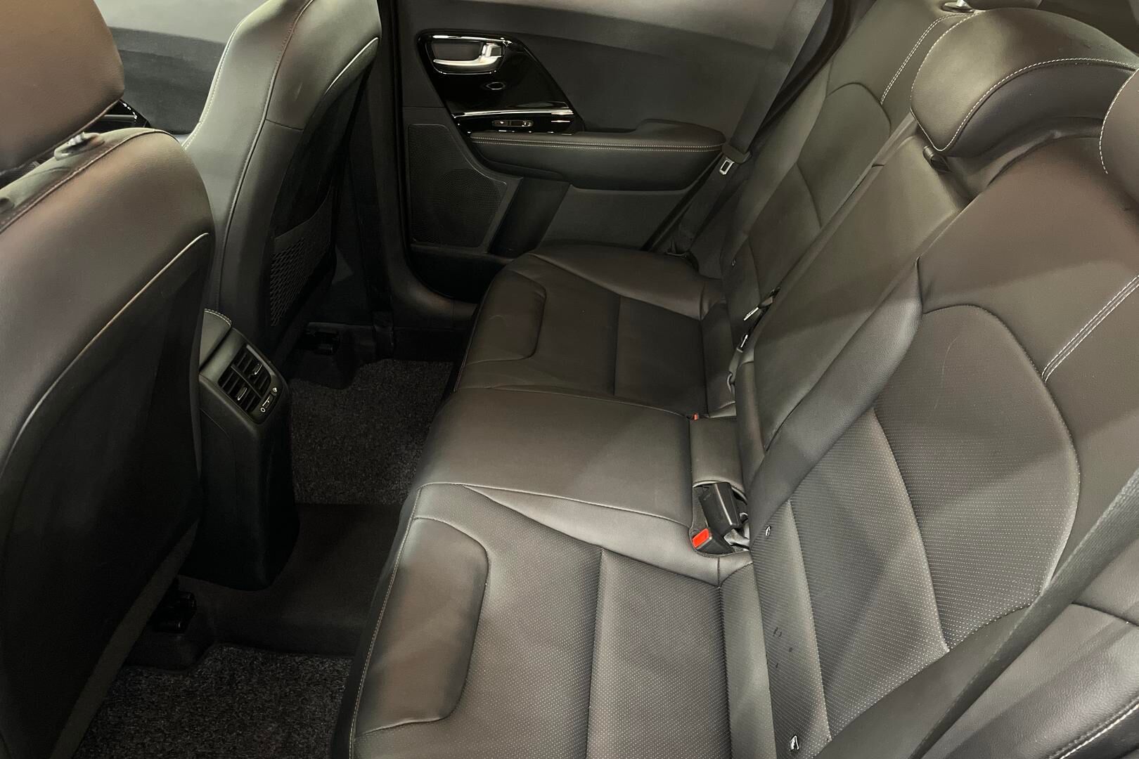 Kia Niro iso kuva 10
