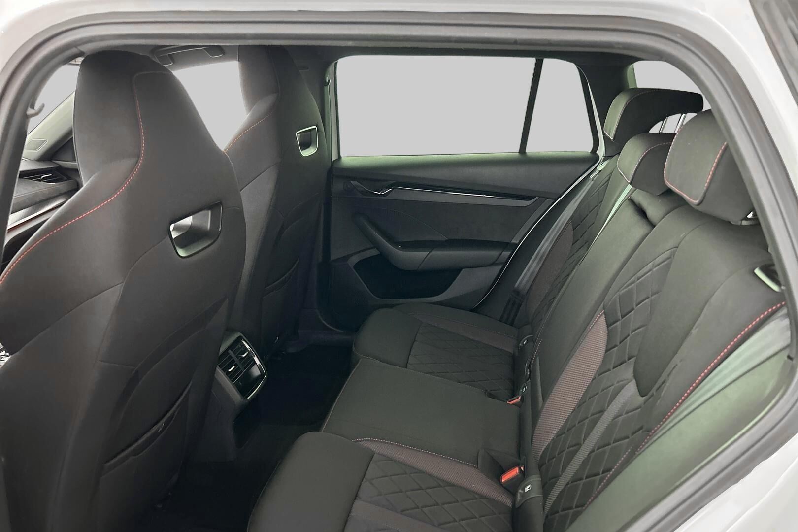 Skoda Octavia iso kuva 10