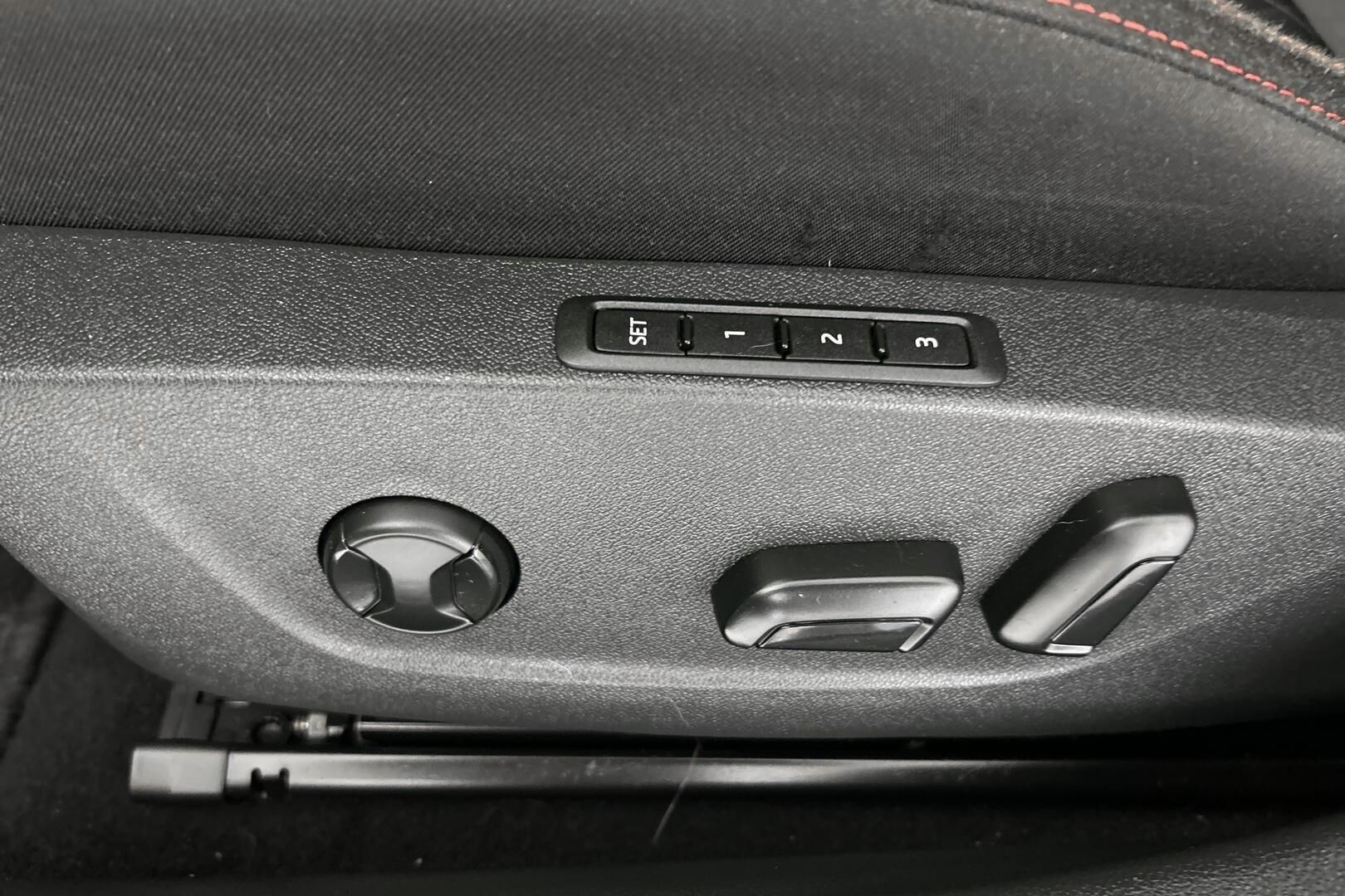 Skoda Octavia iso kuva 16