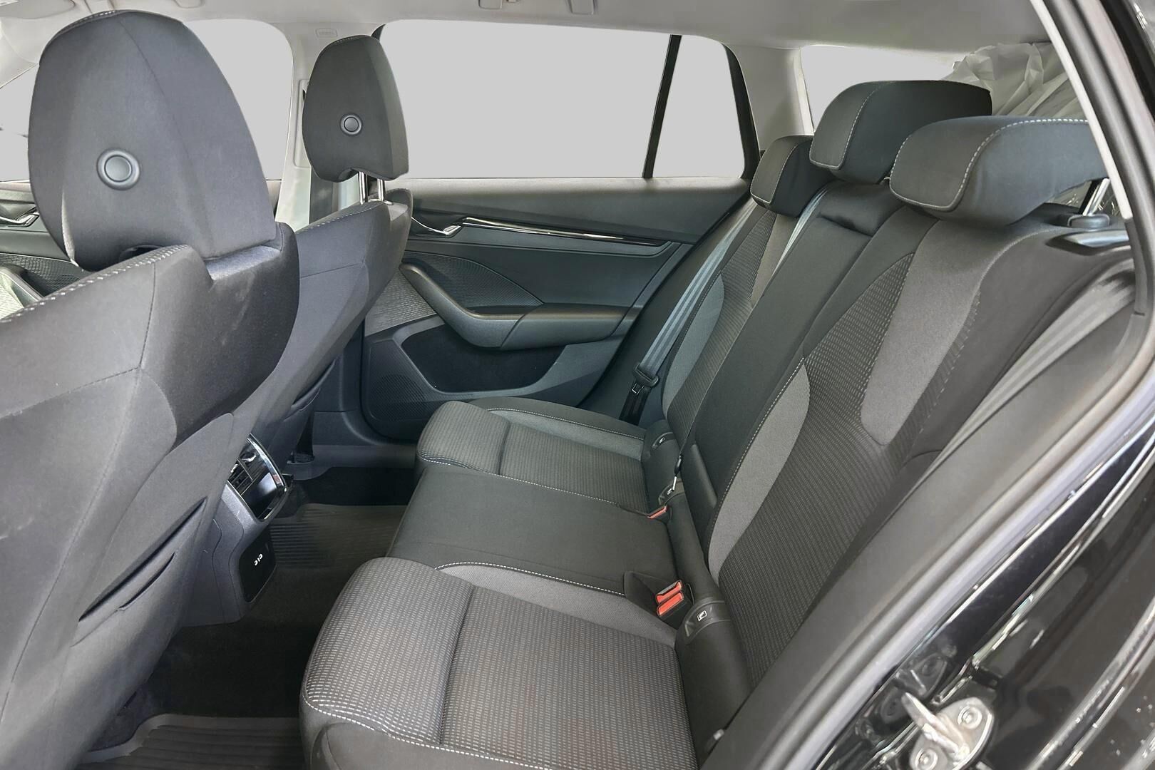 Skoda Octavia iso kuva 10