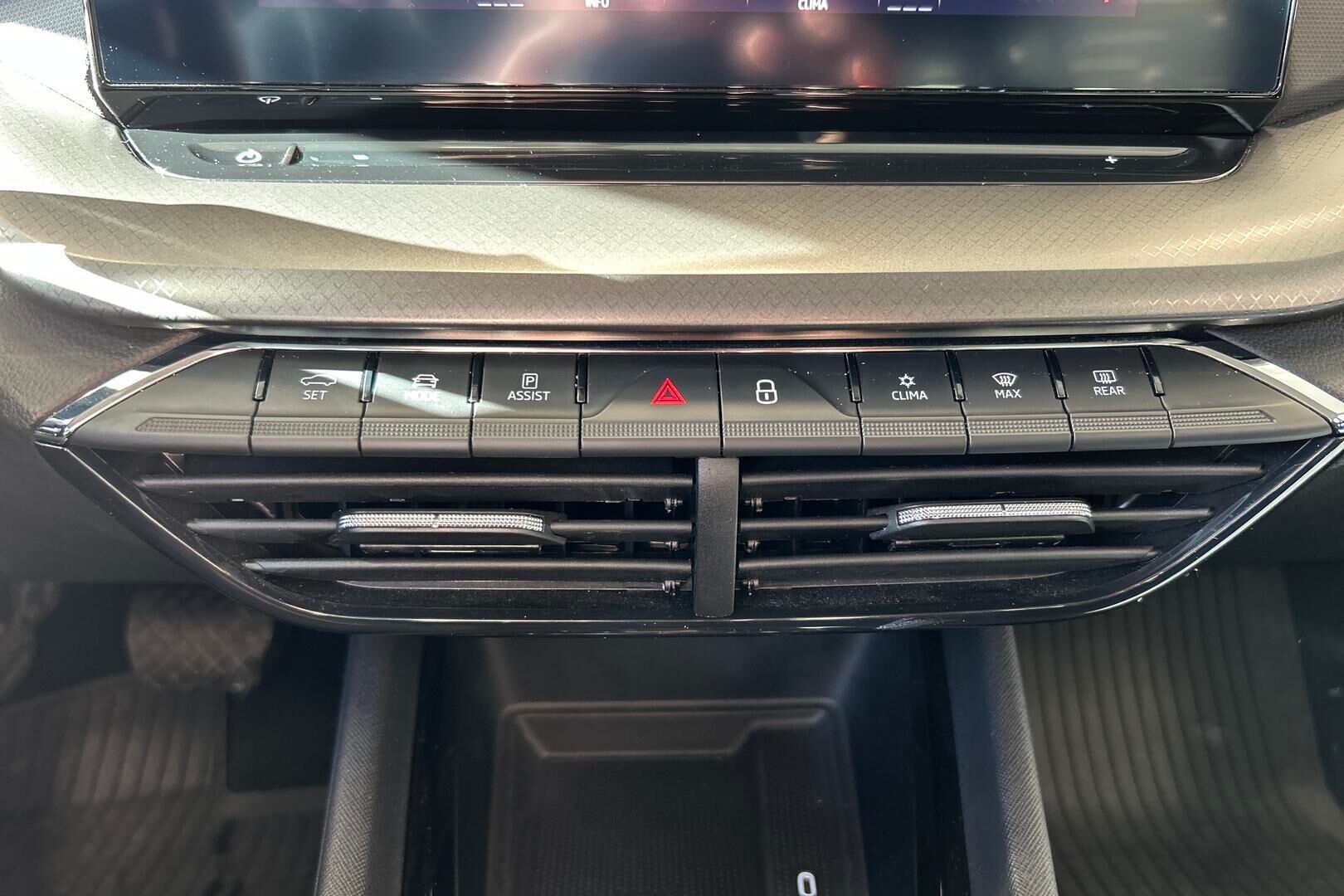 Skoda Octavia iso kuva 34