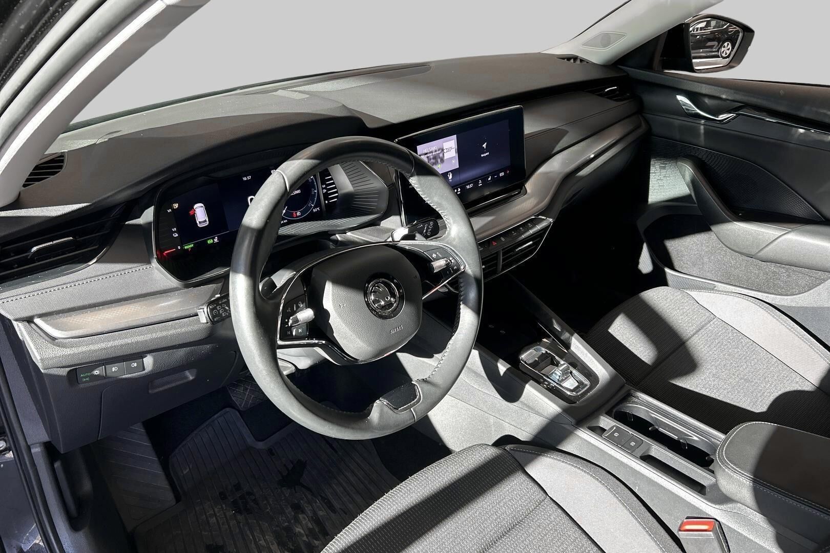 Skoda Octavia iso kuva 9