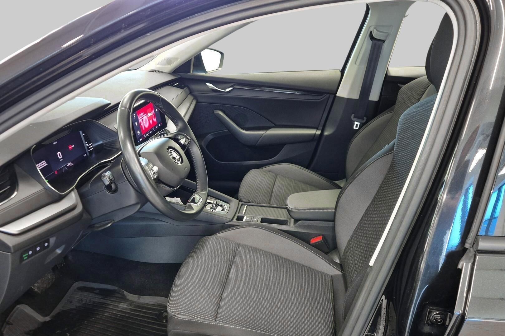 Skoda Octavia iso kuva 9