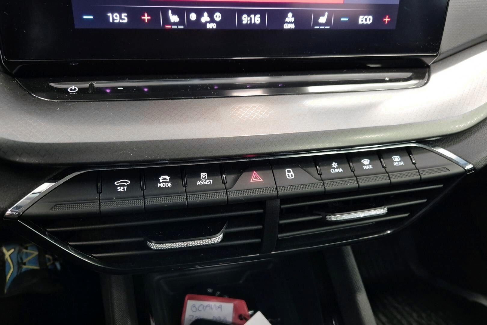 Skoda Octavia iso kuva 16