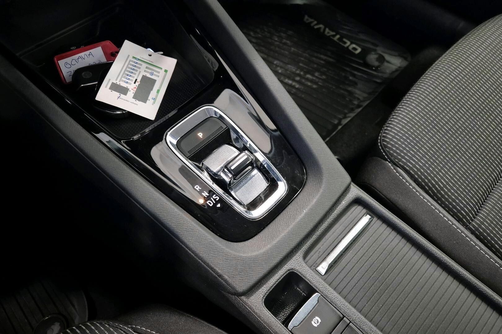 Skoda Octavia iso kuva 17