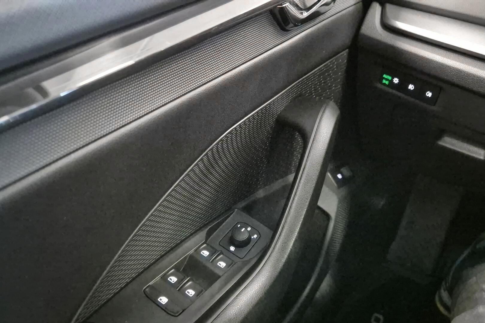 Skoda Octavia iso kuva 20