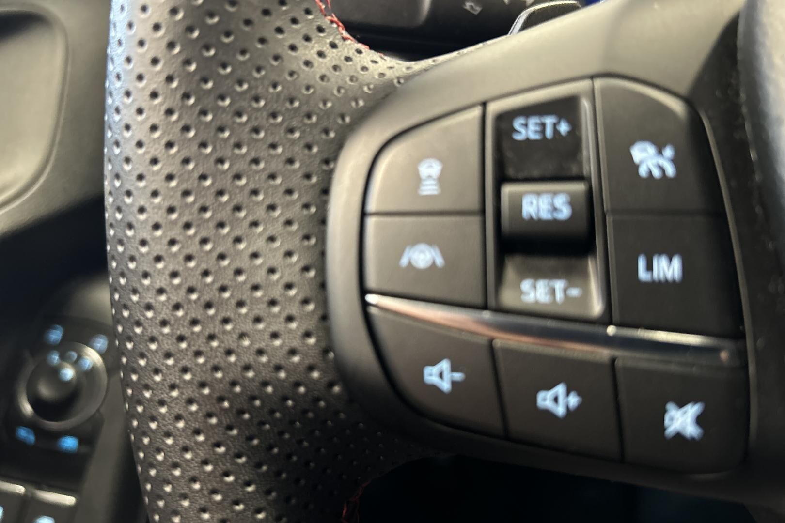 Ford Puma iso kuva 23