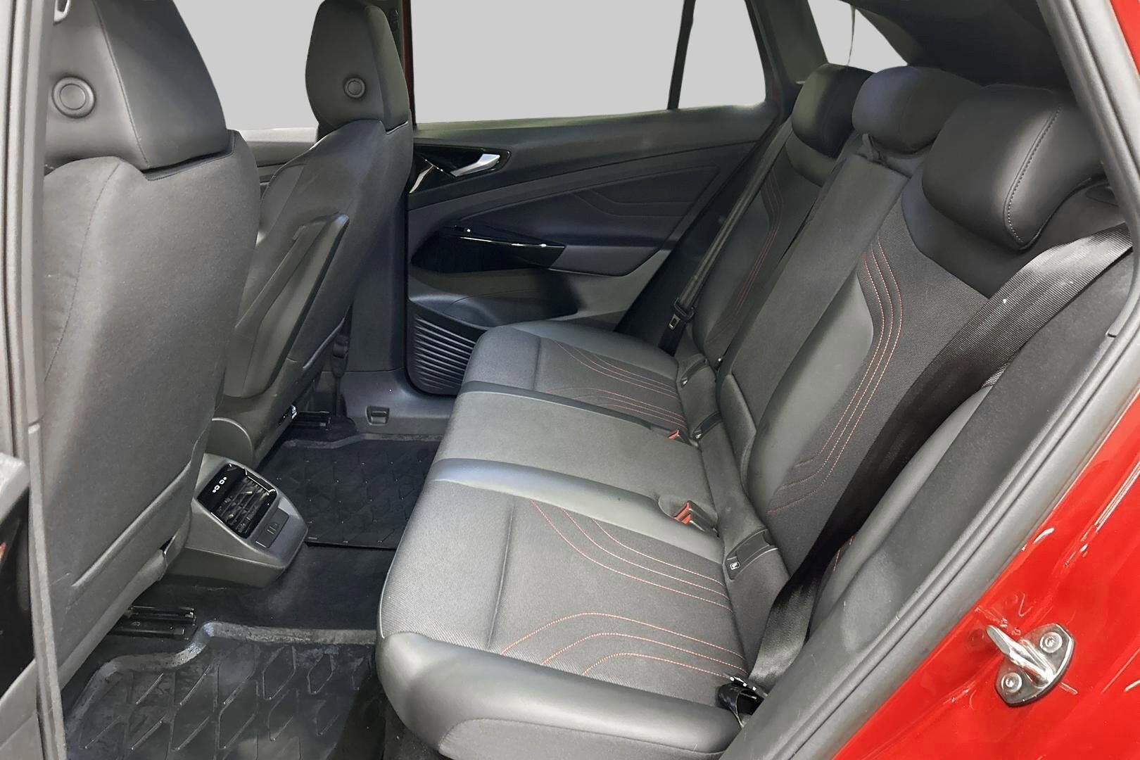 Volkswagen ID.4 iso kuva 10