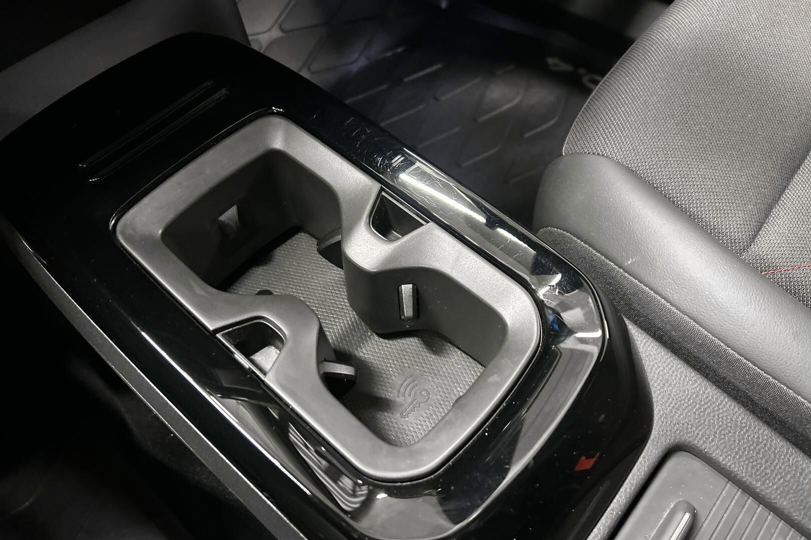 Volkswagen ID.4 iso kuva 16