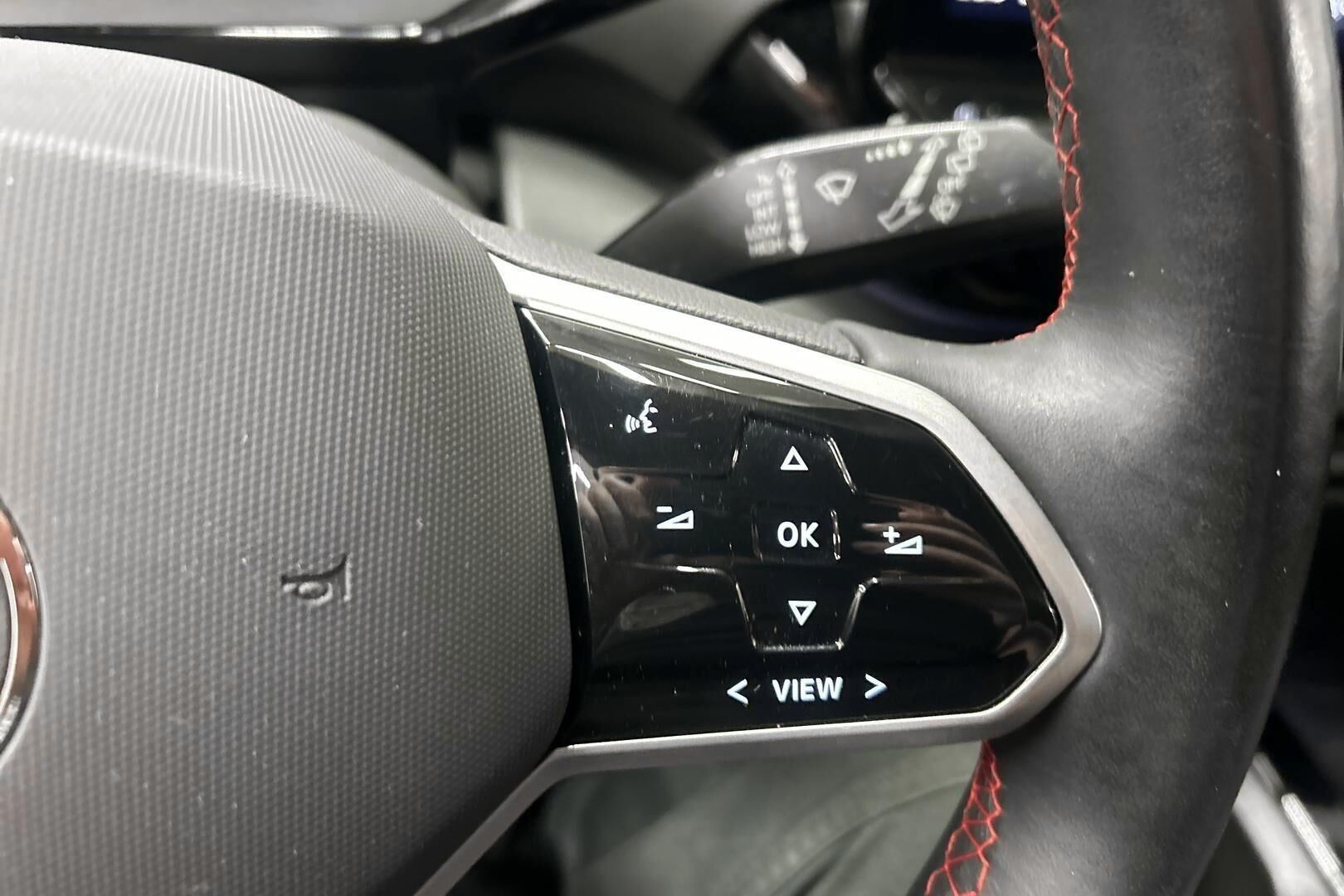 Volkswagen ID.4 iso kuva 18
