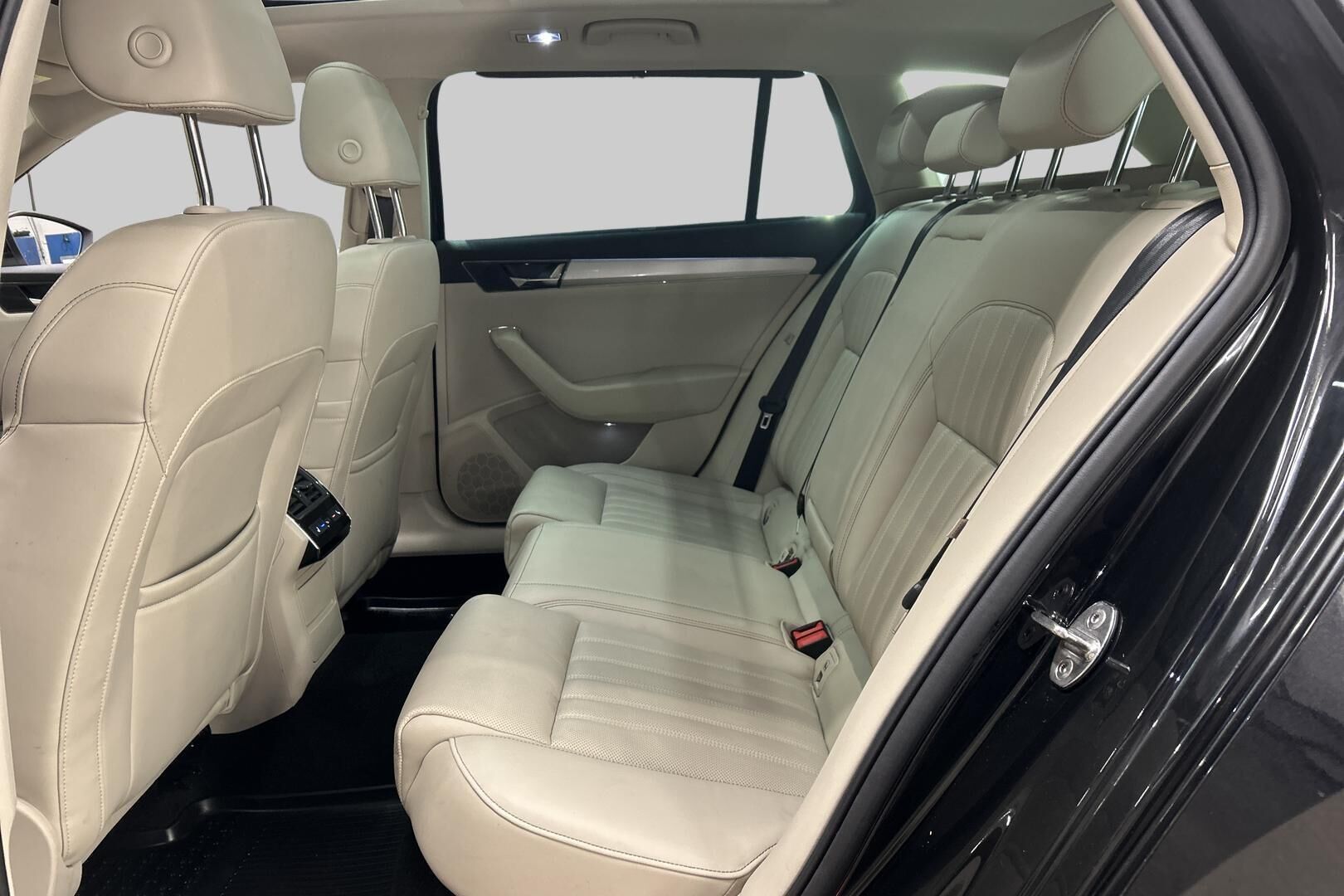 Skoda Superb iso kuva 5