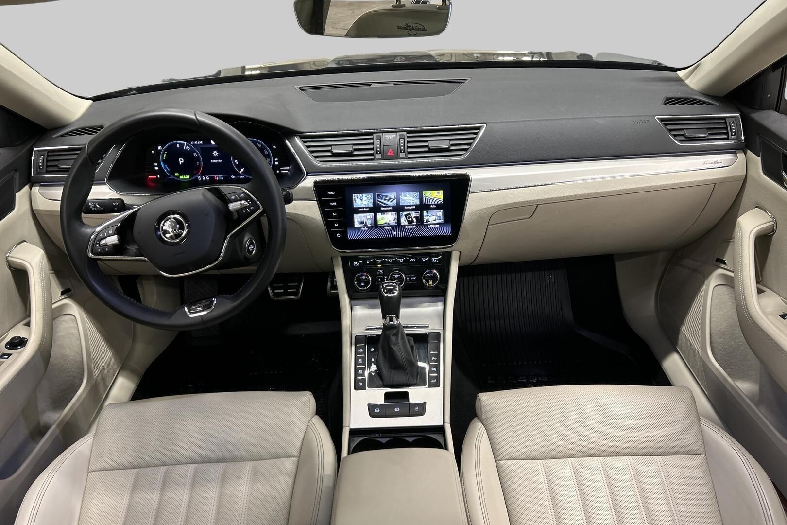 Skoda Superb iso kuva 6