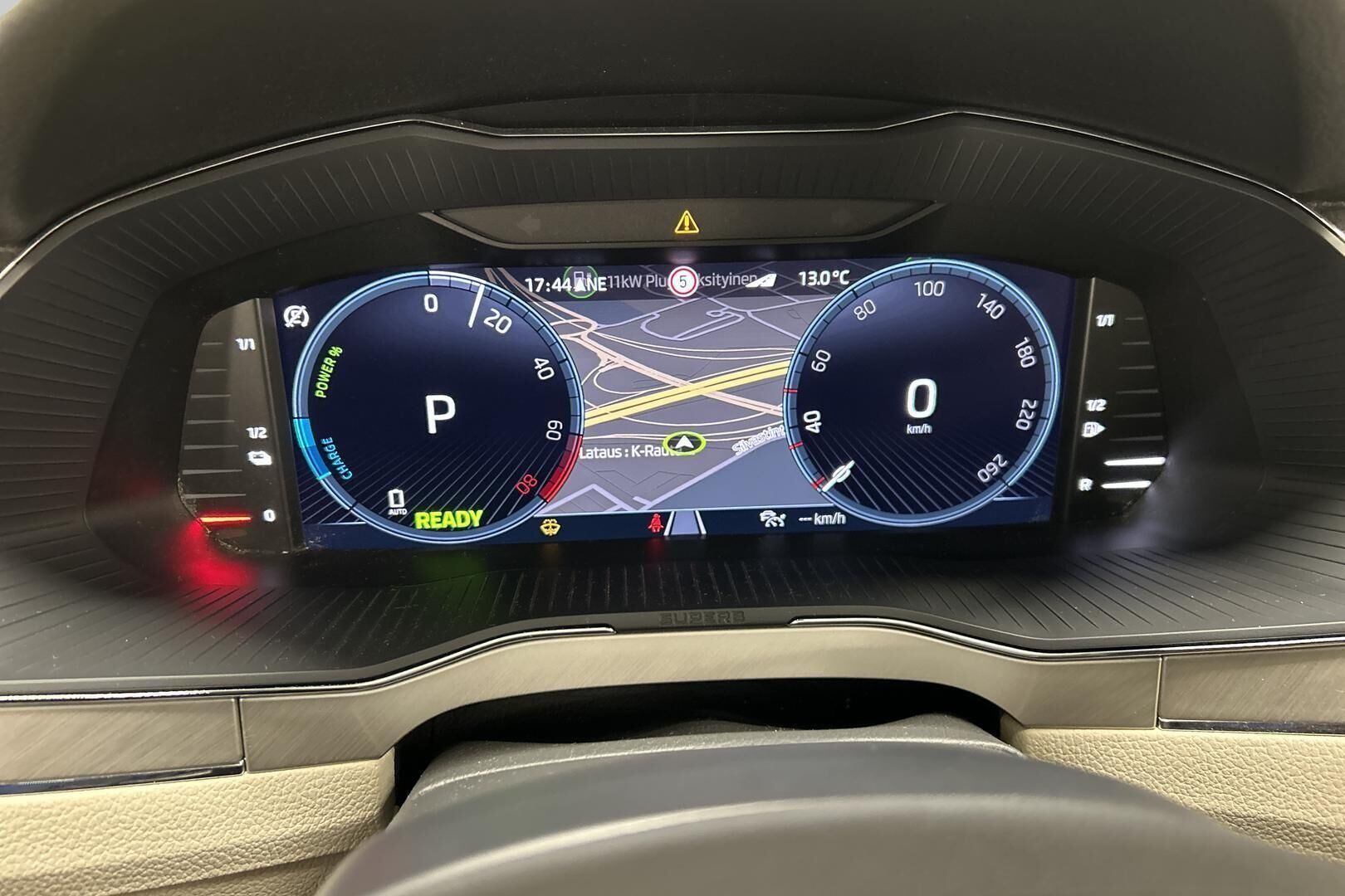 Skoda Superb iso kuva 8