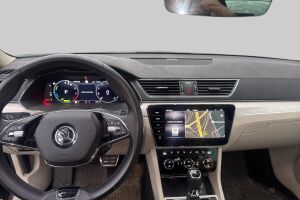 Skoda Superb esikatselu 2