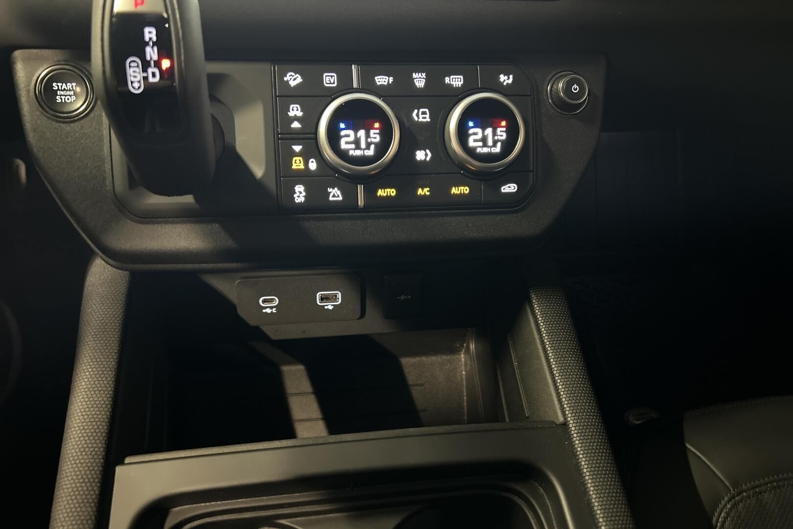 Land Rover Defender iso kuva 27