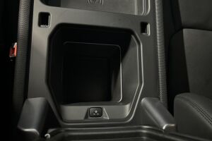 Land Rover Defender esikatselu 18
