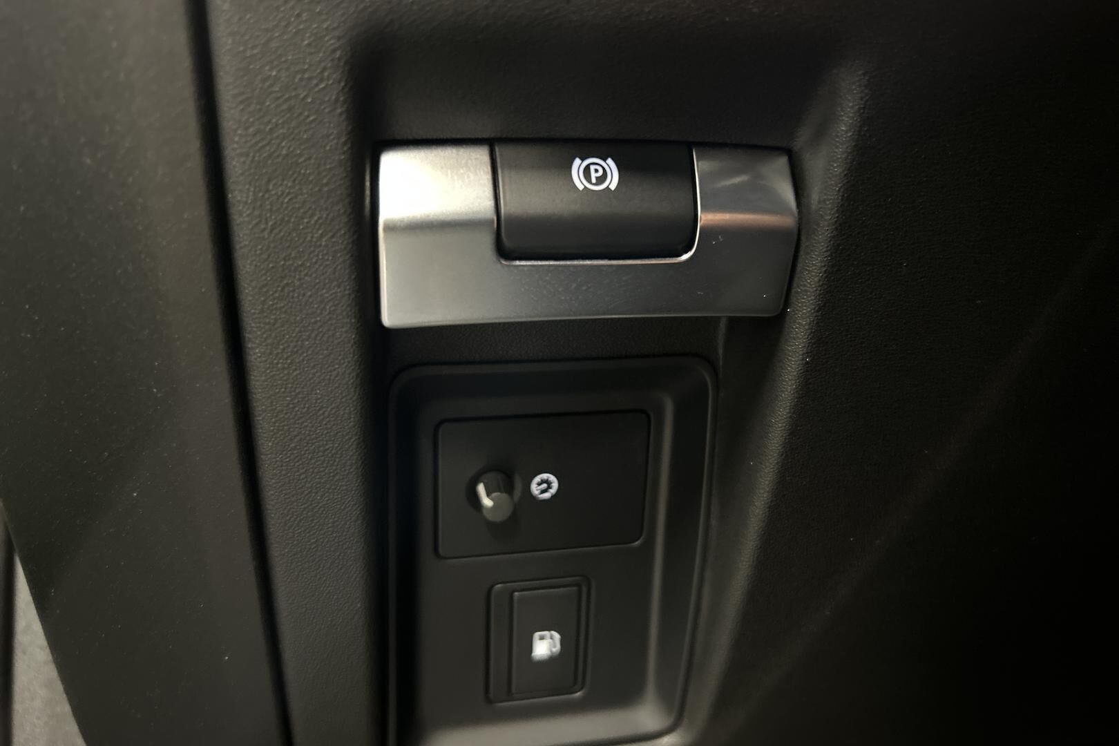 Land Rover Defender iso kuva 30