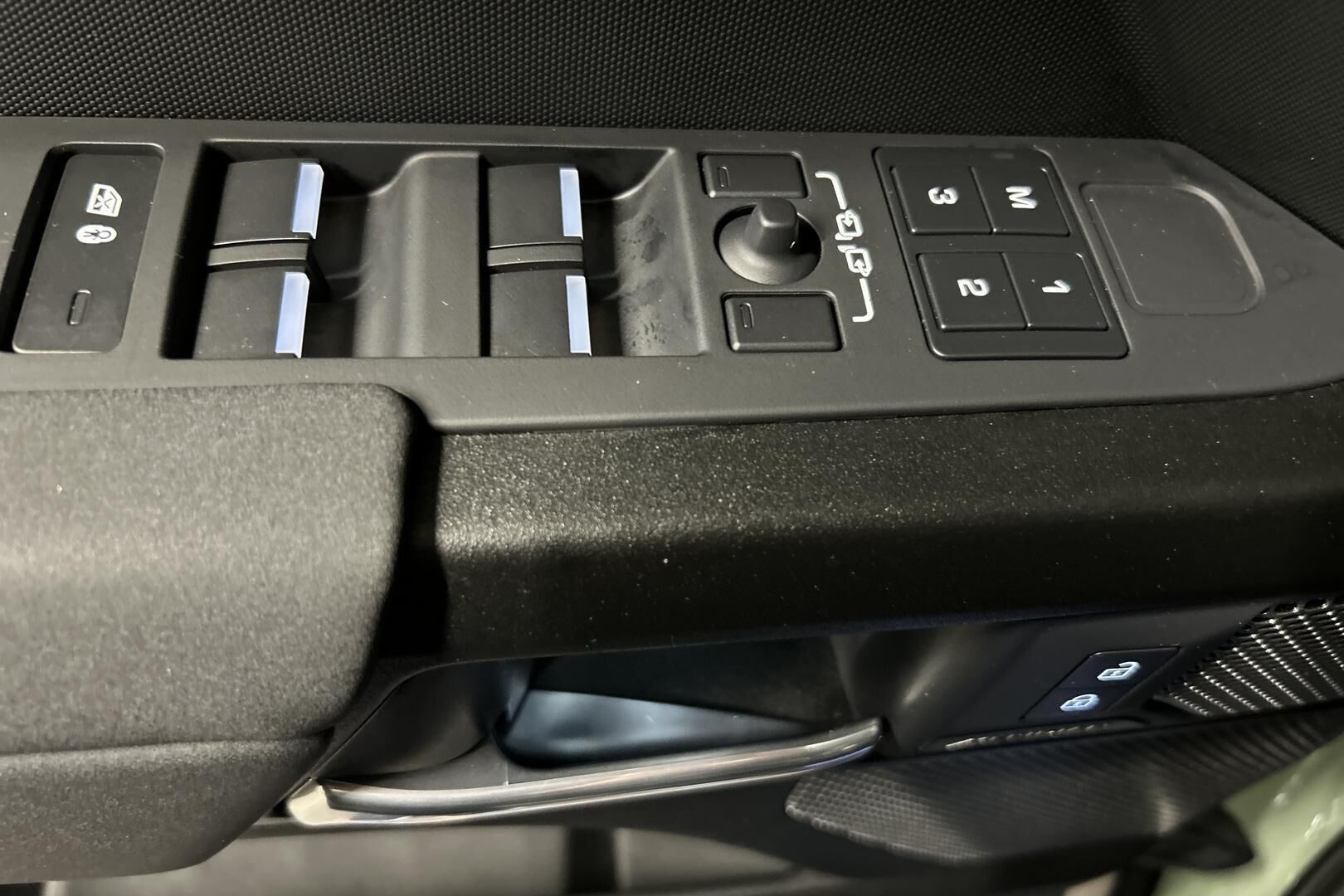 Land Rover Defender iso kuva 21