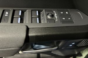 Land Rover Defender esikatselu 21
