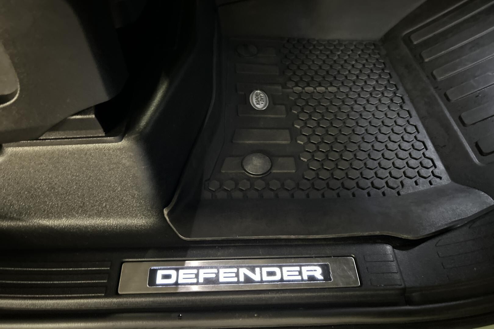 Land Rover Defender iso kuva 33