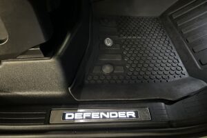 Land Rover Defender esikatselu 33