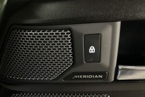 Land Rover Defender esikatselu 34