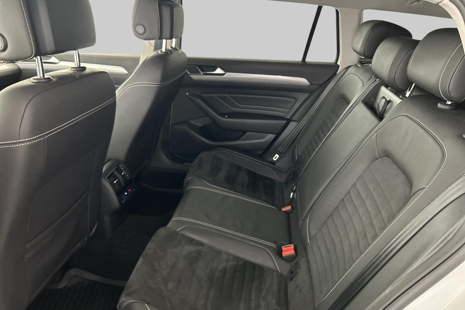 Volkswagen Passat iso kuva 10