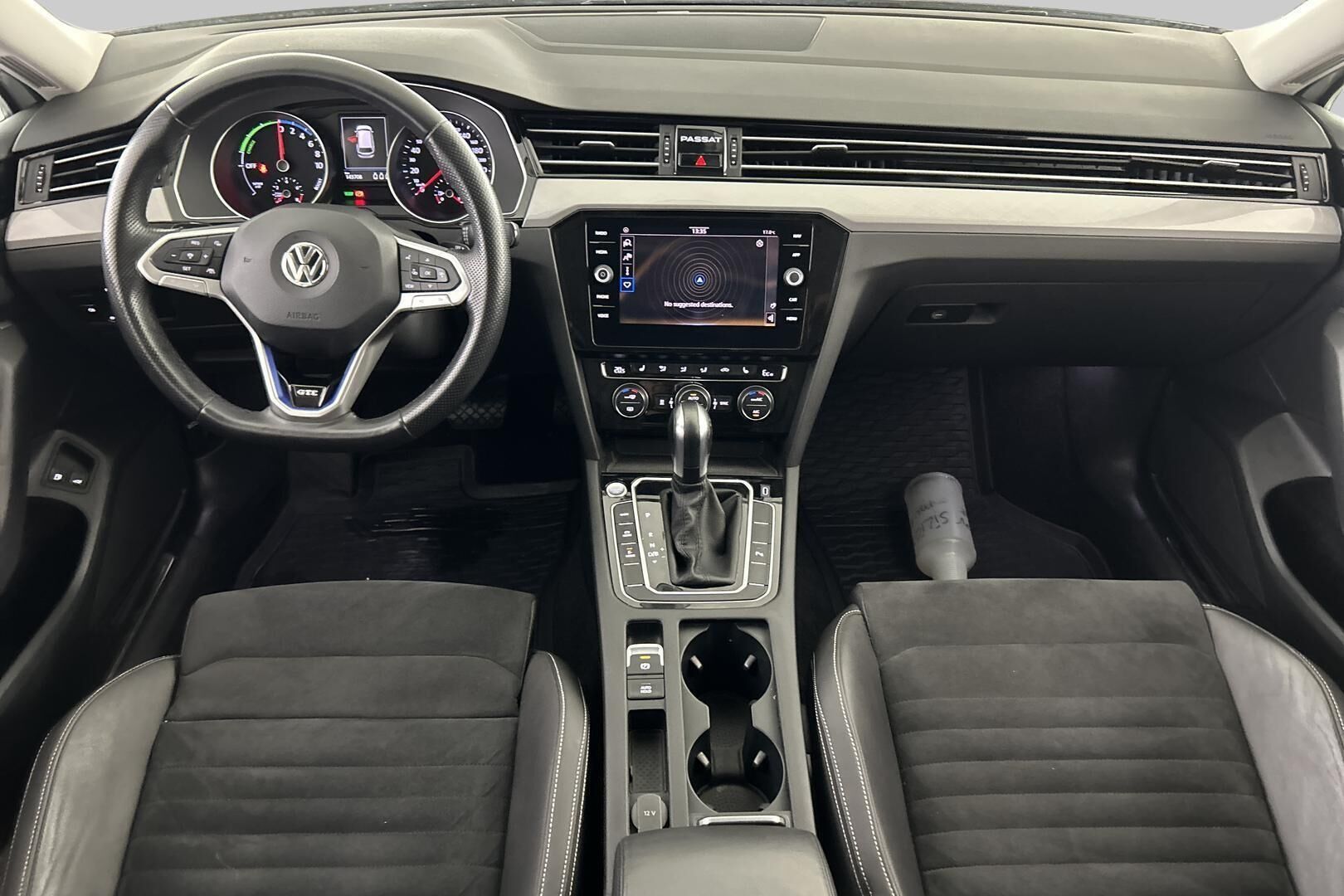 Volkswagen Passat iso kuva 11