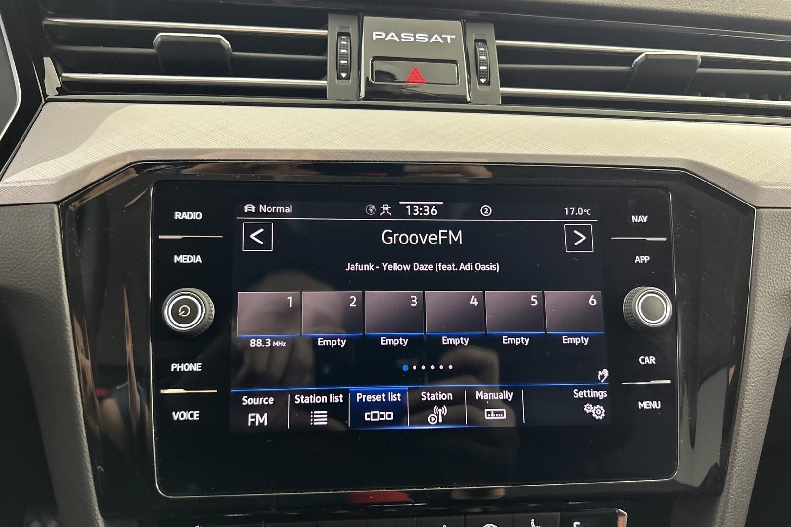 Volkswagen Passat iso kuva 16
