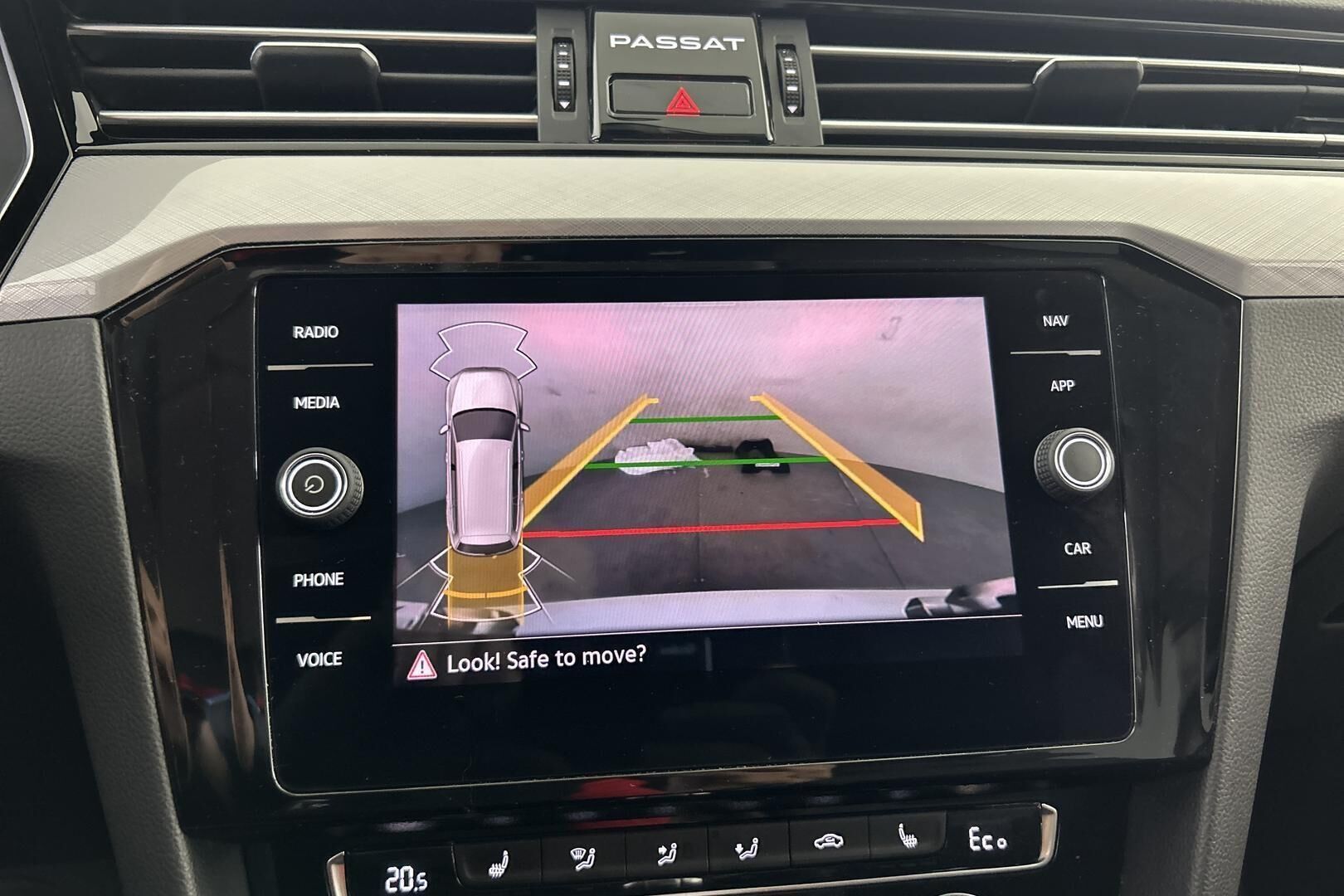 Volkswagen Passat iso kuva 20
