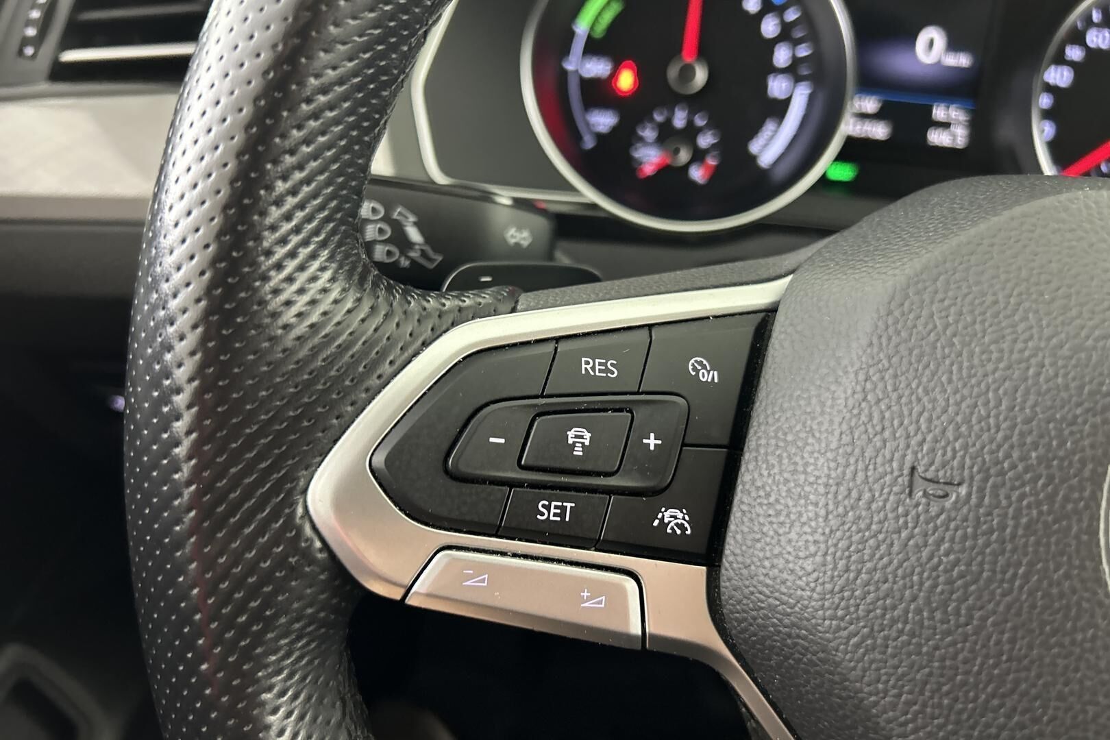 Volkswagen Passat iso kuva 24