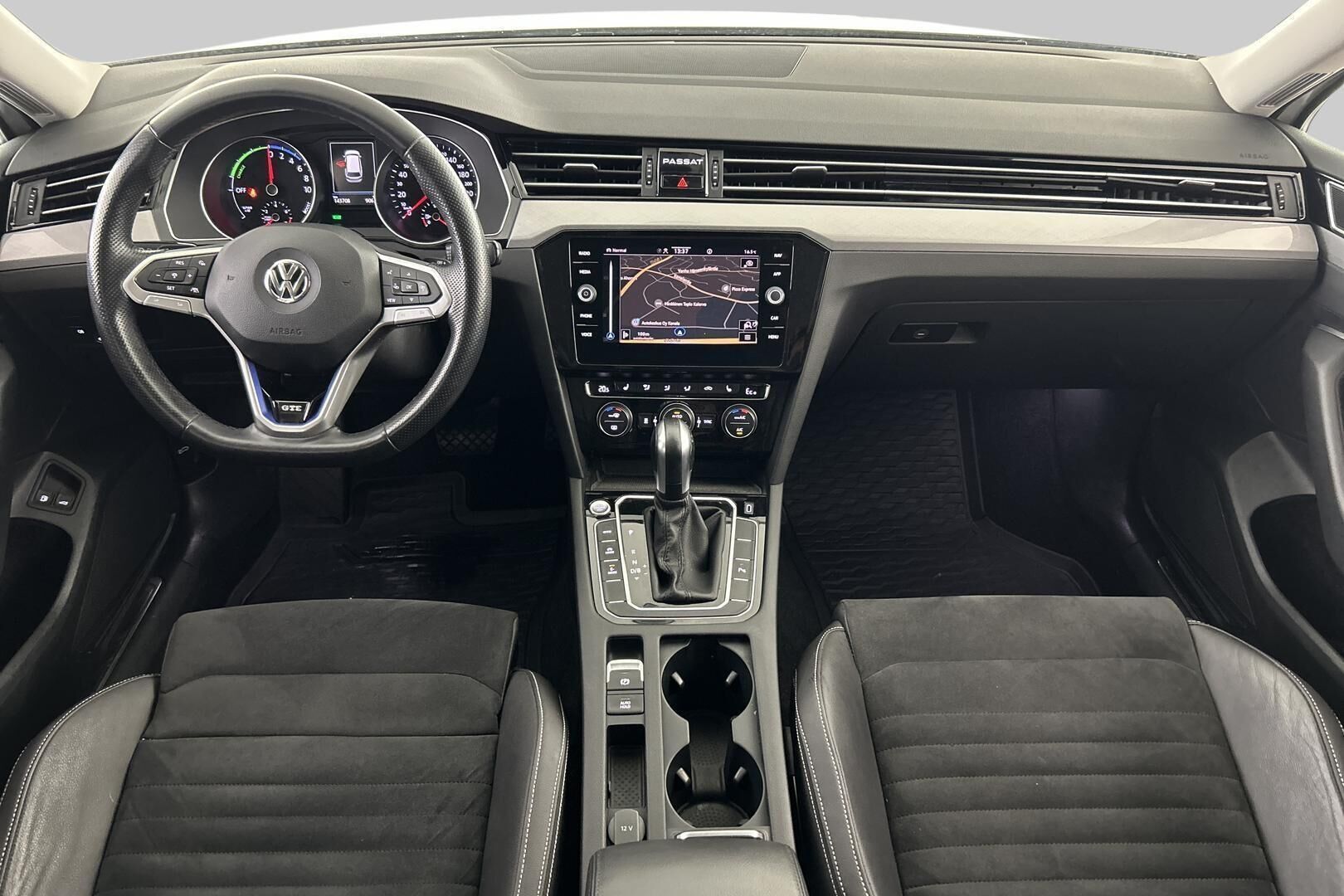 Volkswagen Passat iso kuva 31