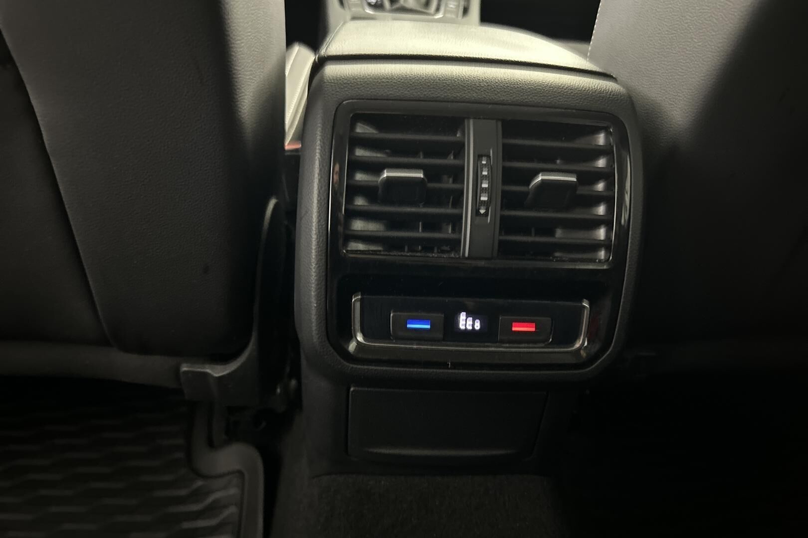 Volkswagen Passat iso kuva 33