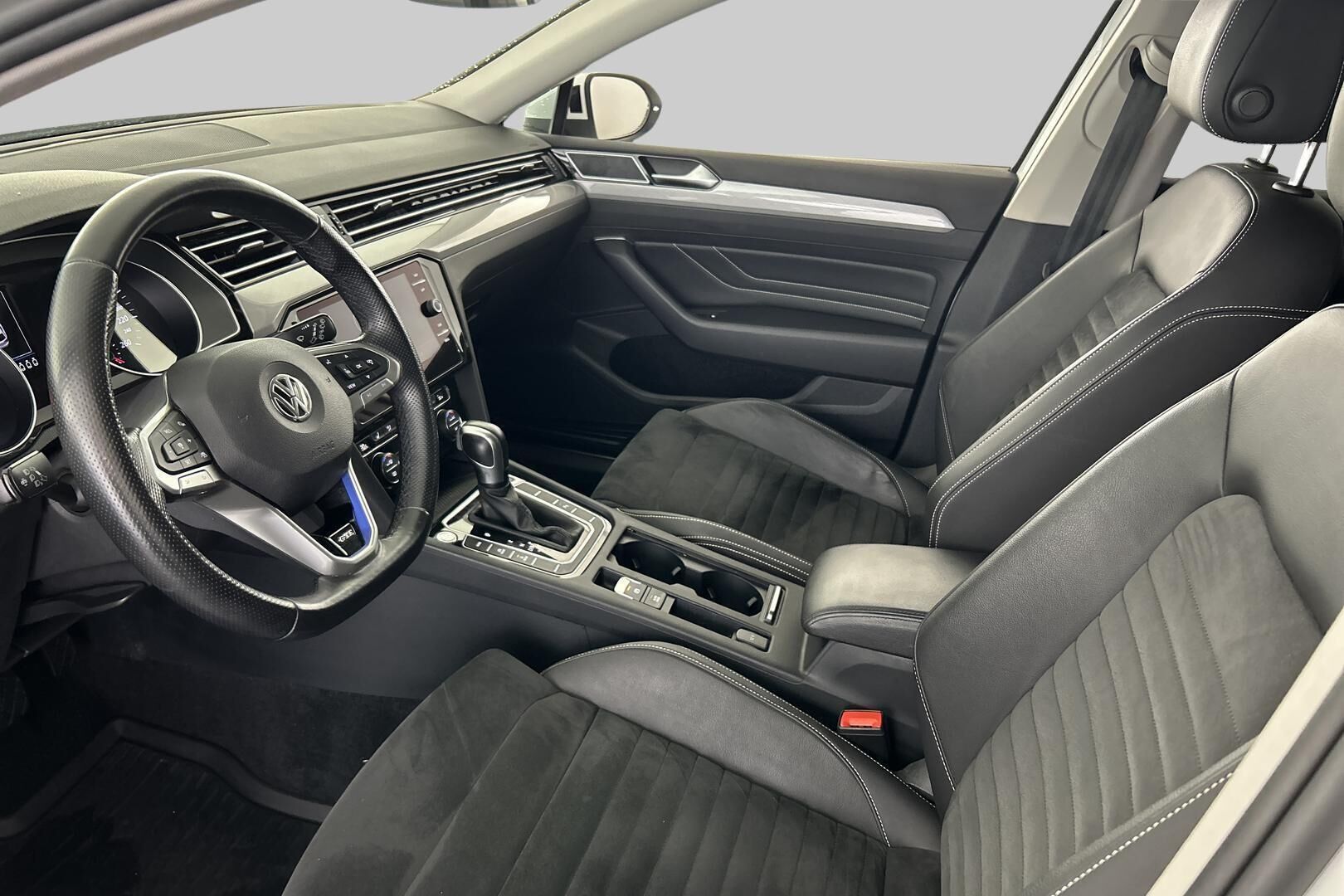 Volkswagen Passat iso kuva 9