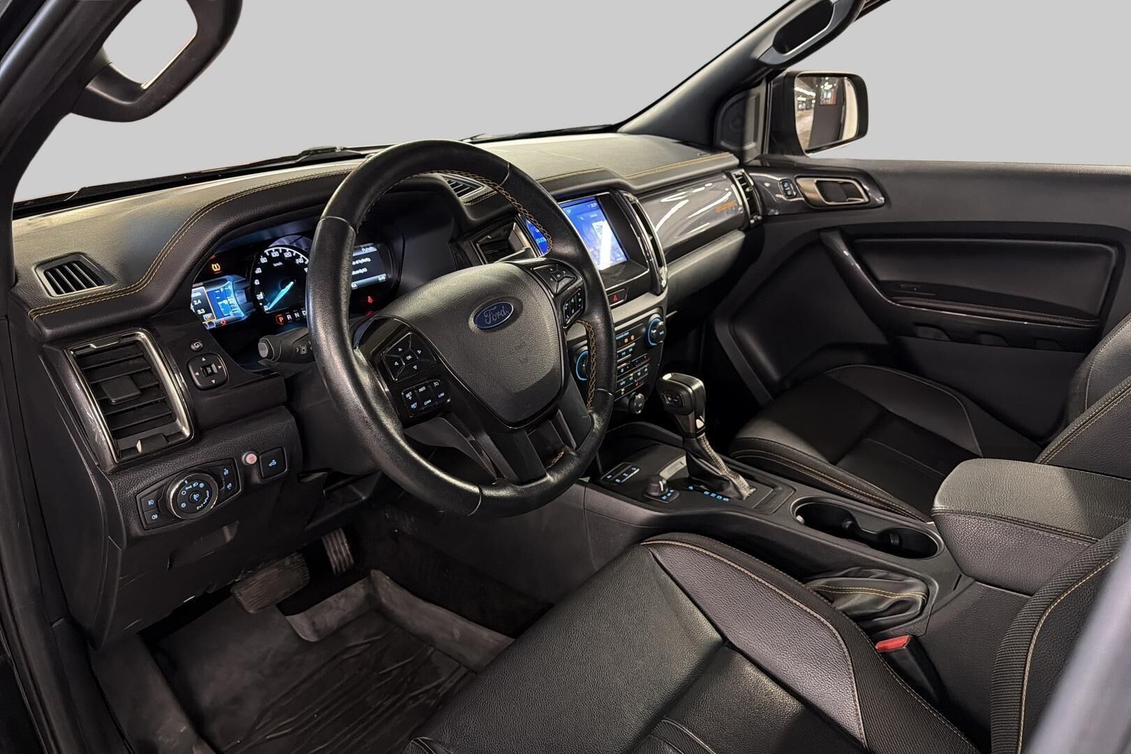 Ford Ranger iso kuva 9