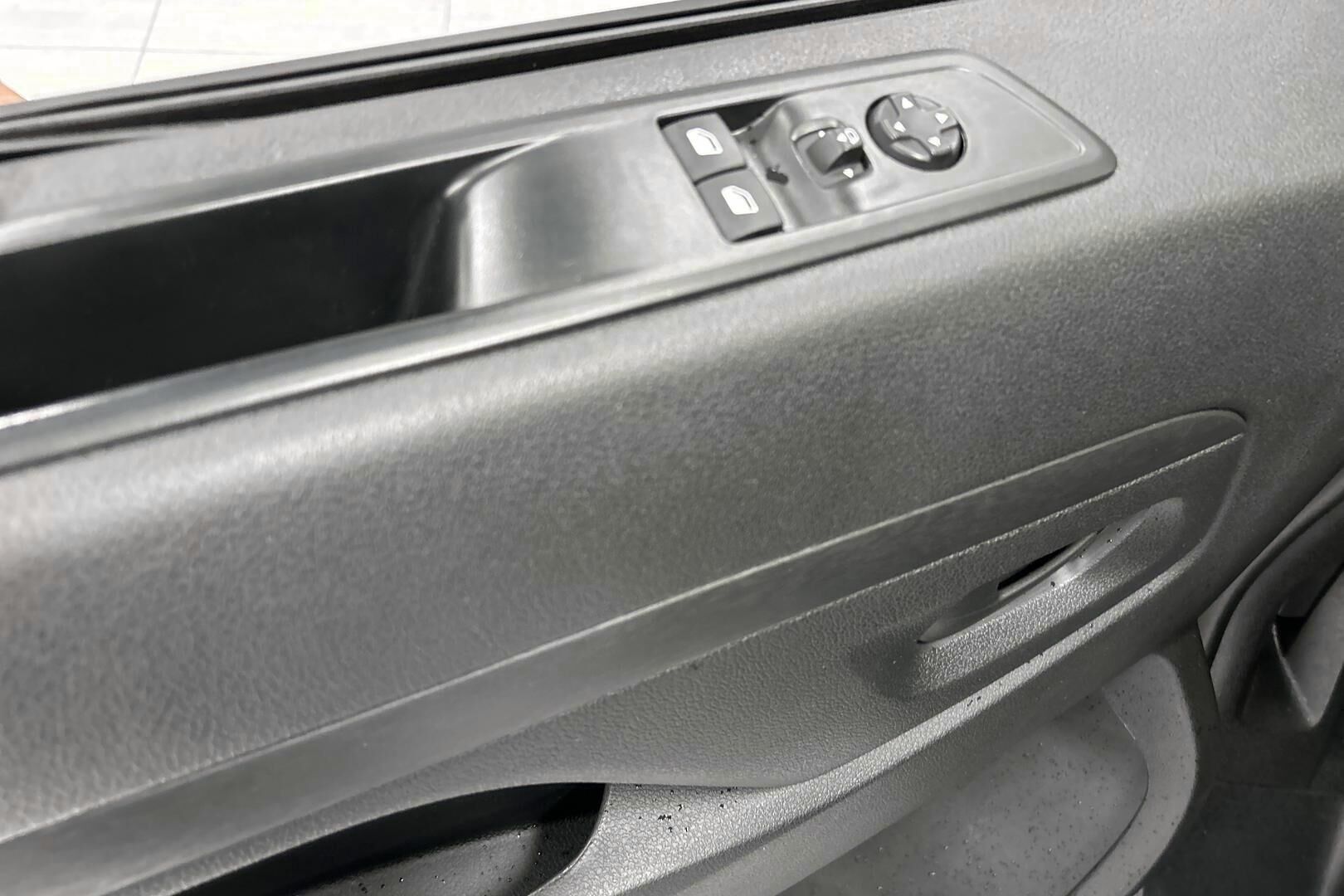 Opel Vivaro iso kuva 16