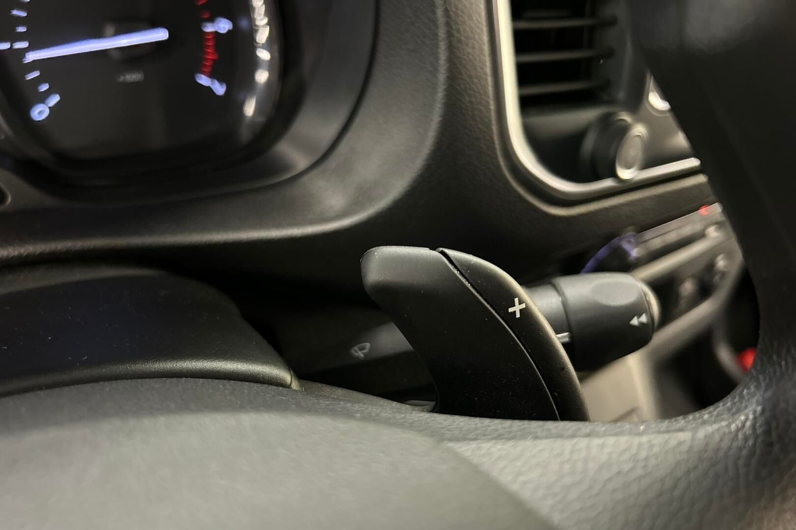 Opel Vivaro iso kuva 16