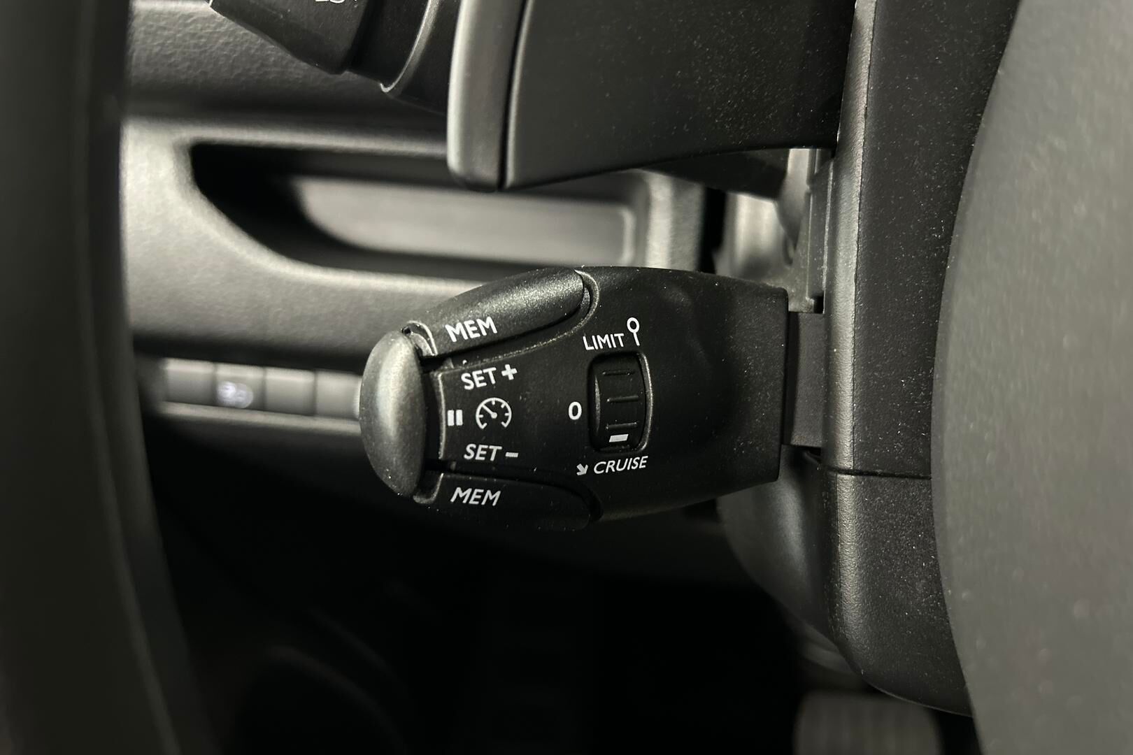 Opel Vivaro iso kuva 28