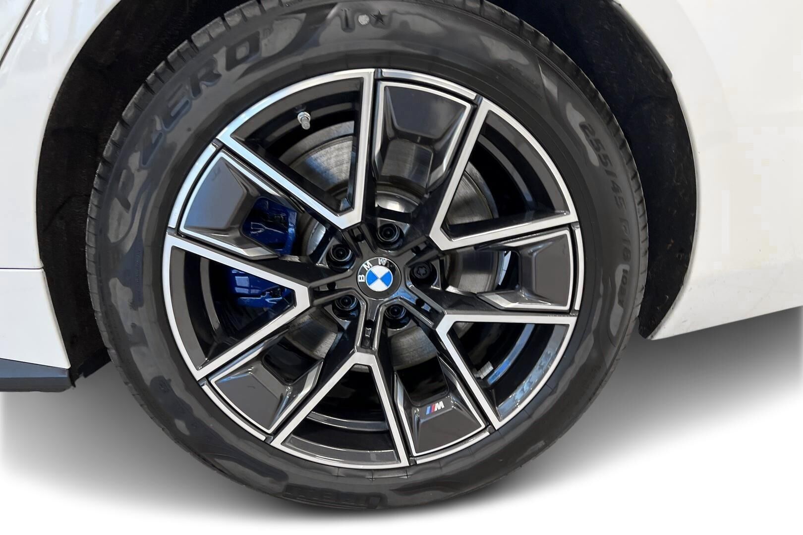 BMW I4 M50 iso kuva 12