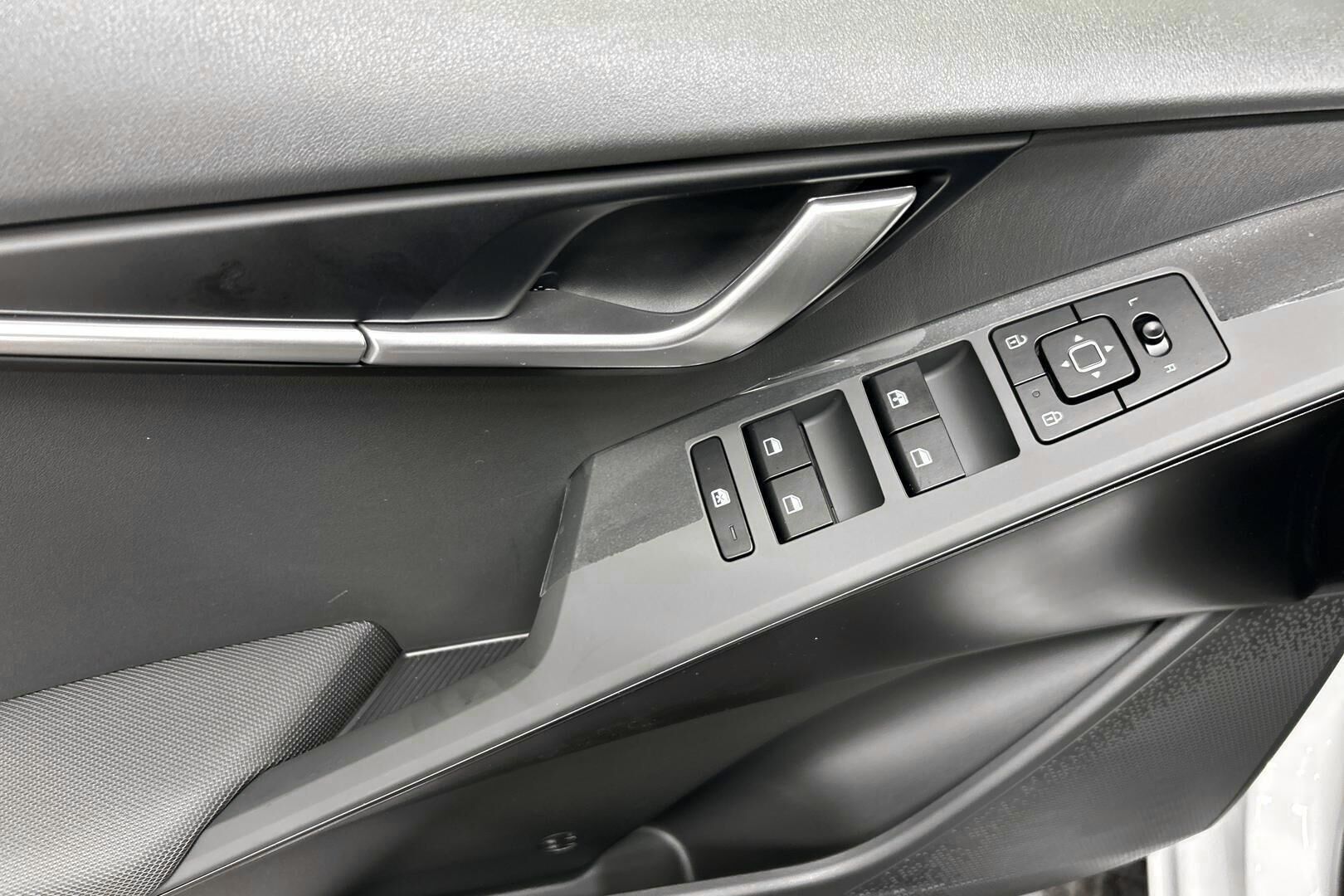 Kia Niro iso kuva 22