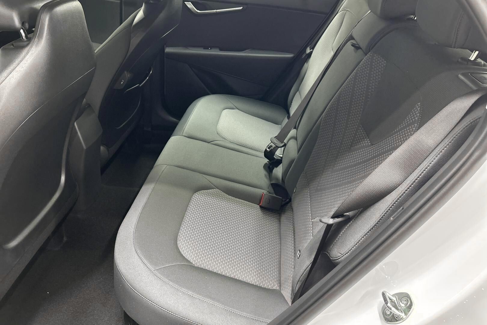 Kia Niro iso kuva 9