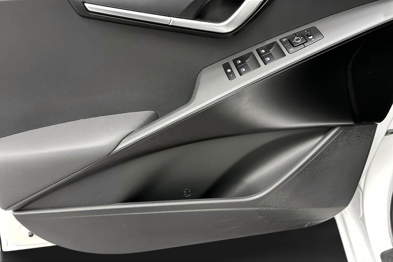 Kia Niro iso kuva 13