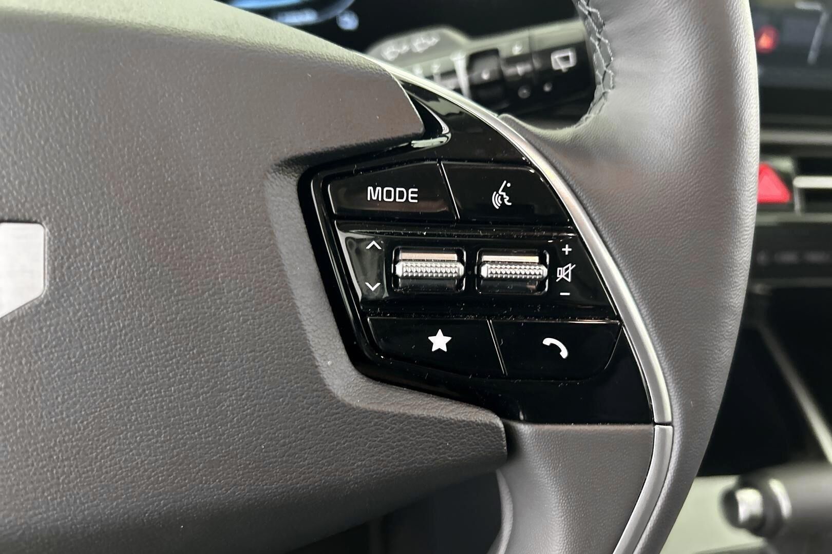 Kia Niro iso kuva 24