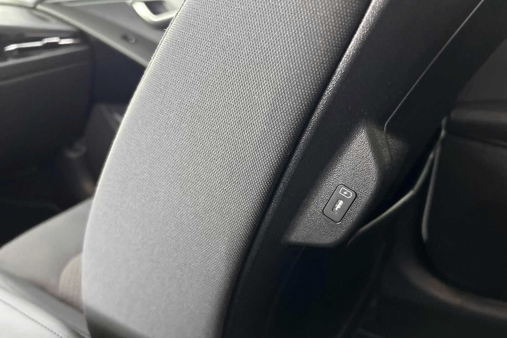 Kia Niro iso kuva 30