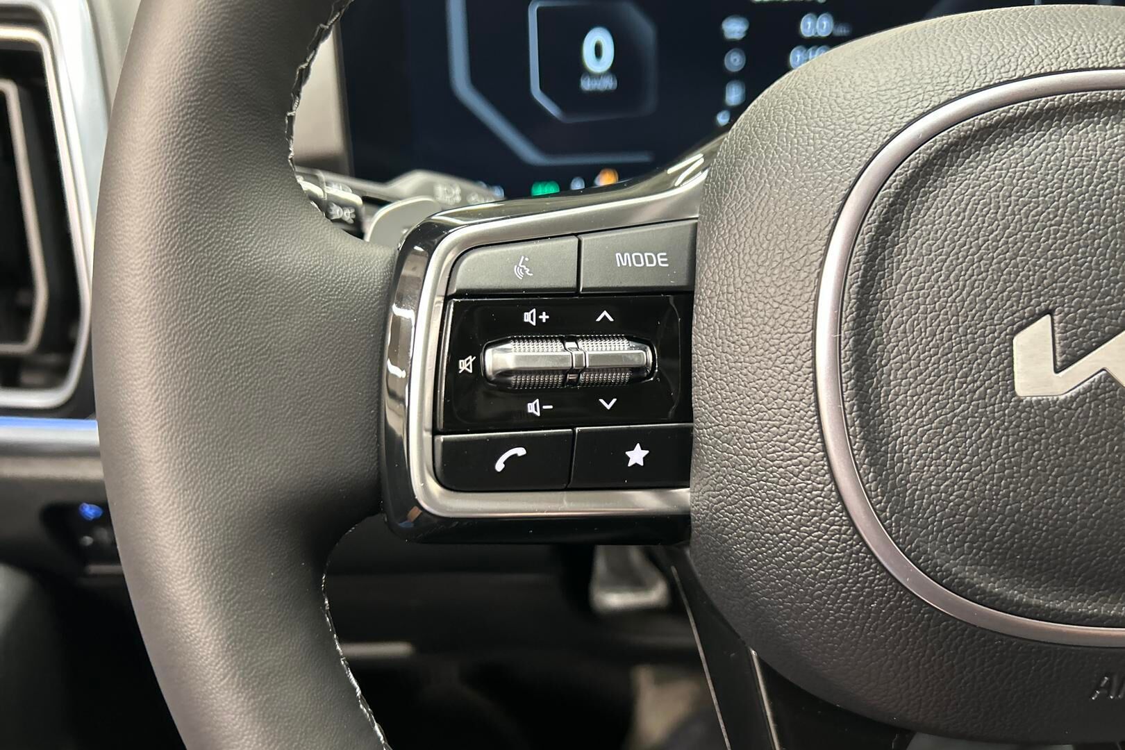 Kia Sorento iso kuva 14